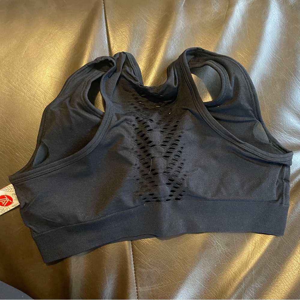 Black sports bra